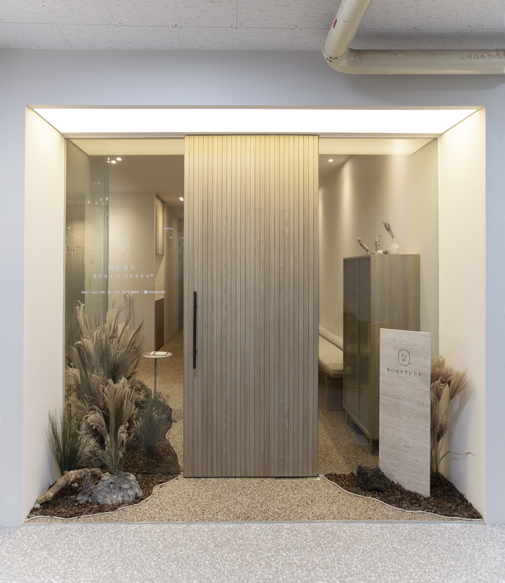 韩国知名设计师打造 50 平米白色木色调高品质室内设计-2