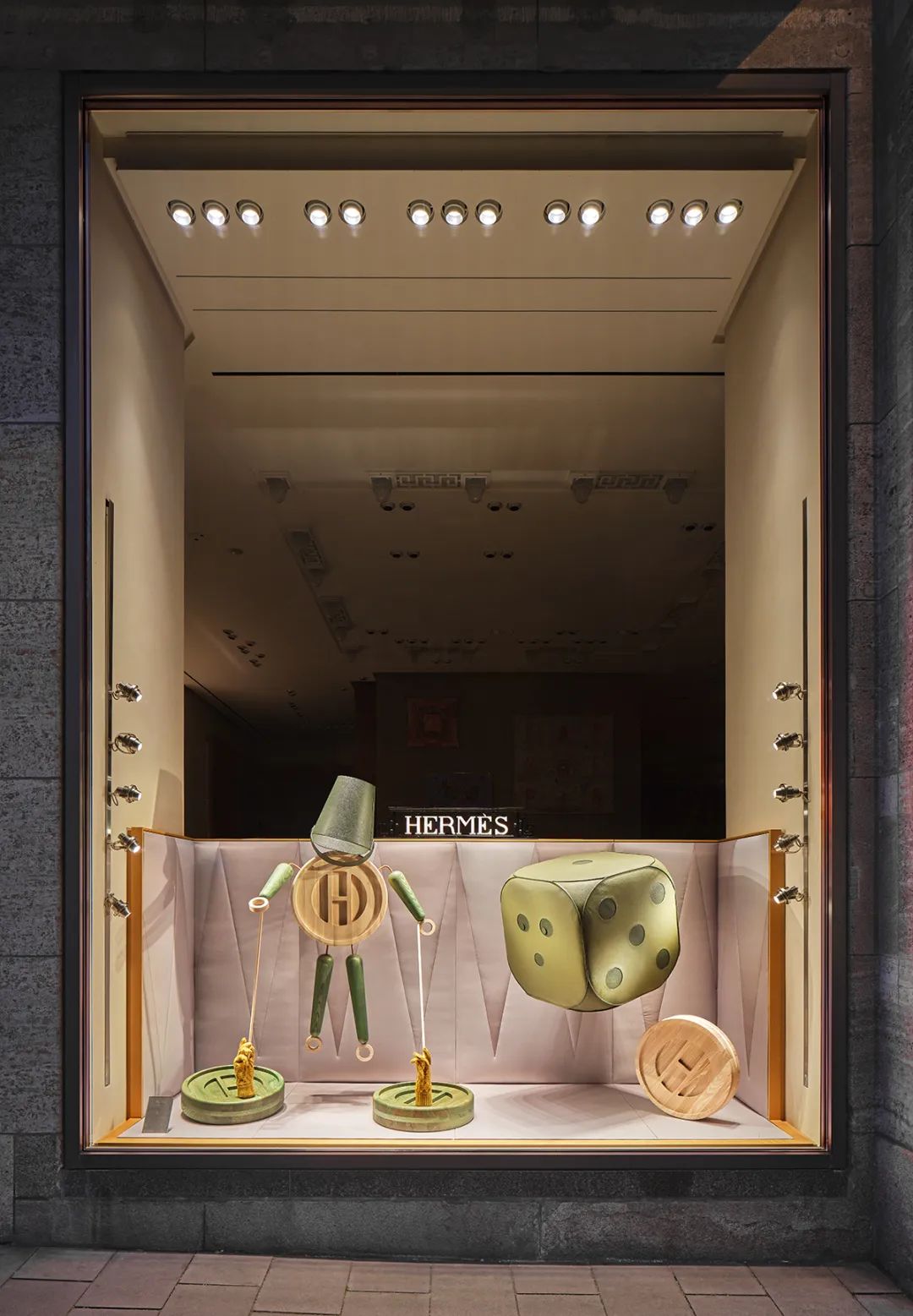 Hermès 德国 2023 年秋季橱窗展示-12