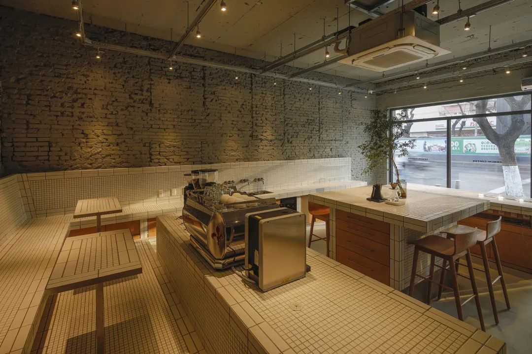 减弱观看者对空间进行“风格化”归类的急迫感，转而关注材料的“趣味”-15