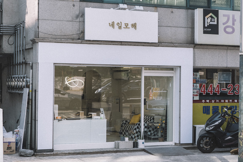 极简 14 坪家居店设计，感受纯净白色魅力-2