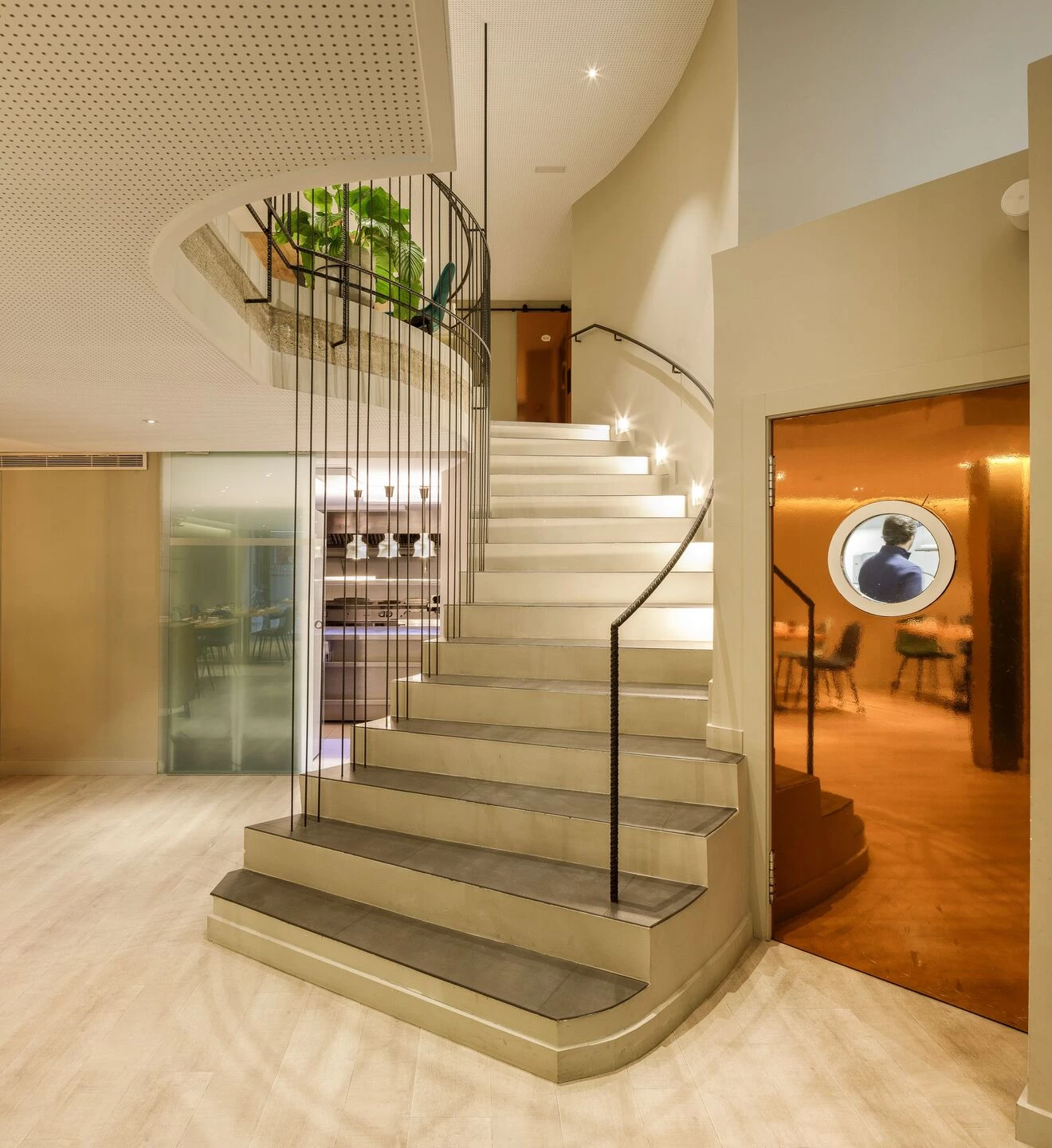 预算问题变成设计优势，打造原生态工业风格餐厅-22