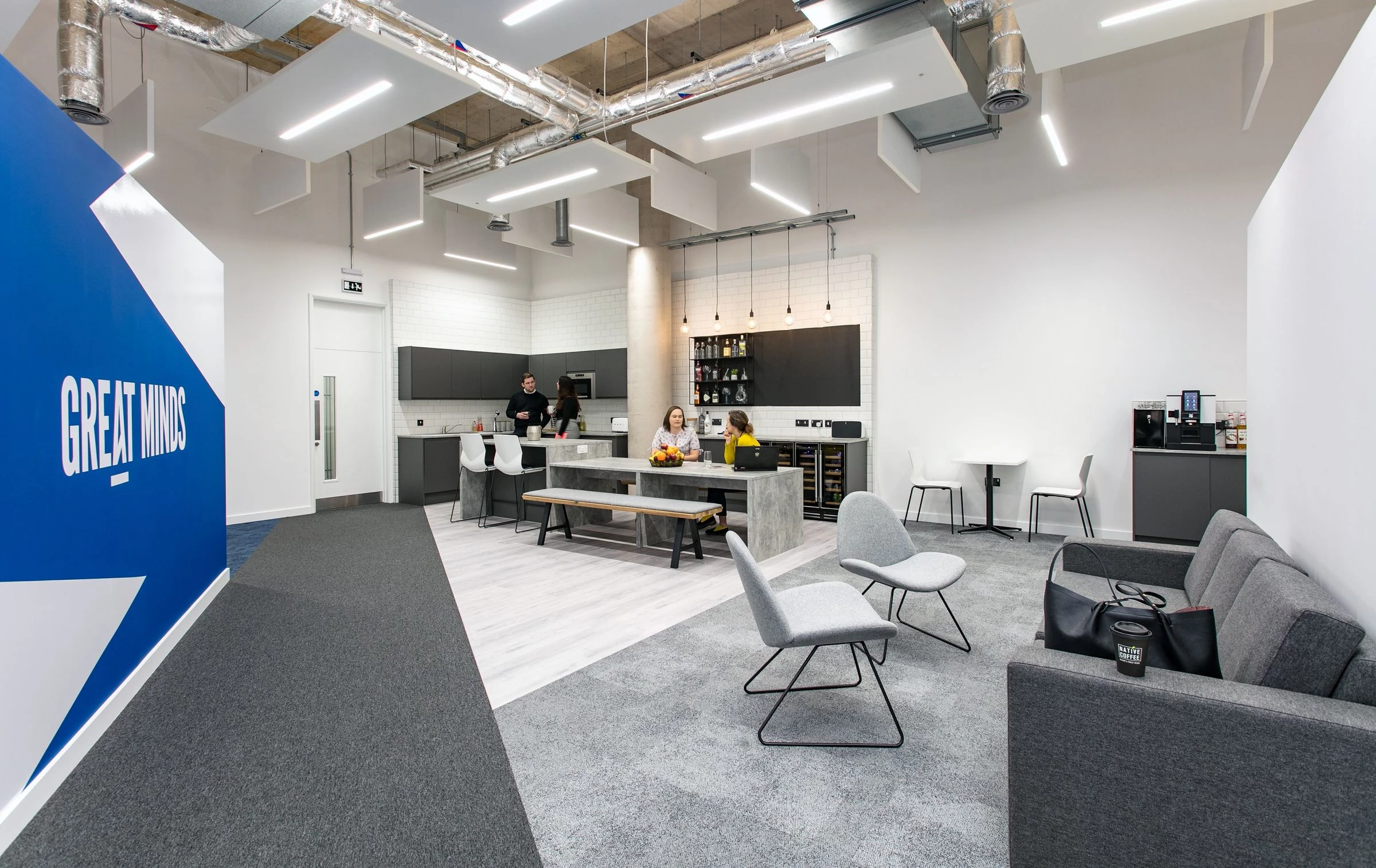 英国 Amdaris 公司明亮灵动办公室设计-19