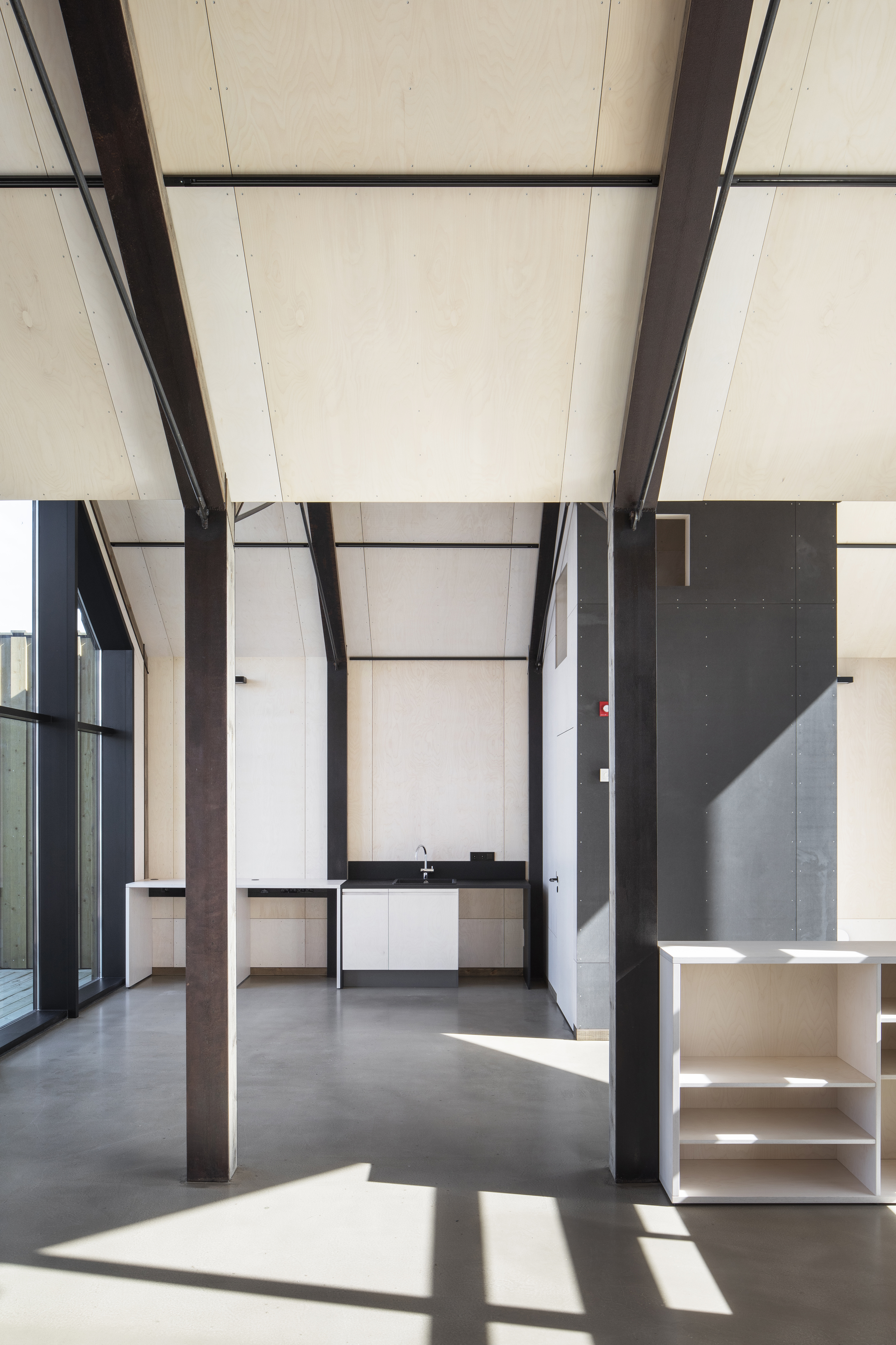 雷克雅未克旧港六座木屋办公室设计丨Yrki architects-22