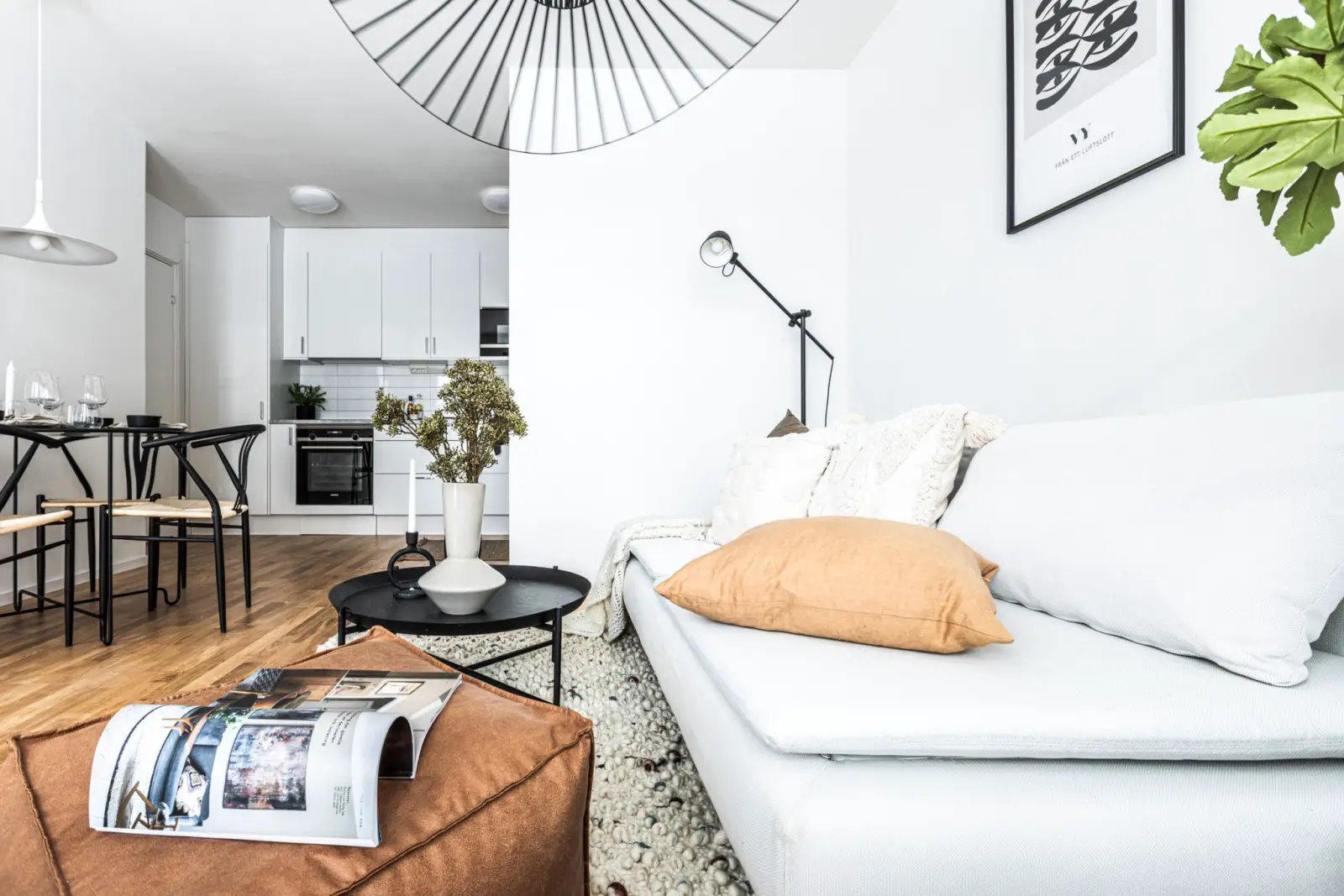 瑞典 34m2 精致黑白工作室,空间布局与设计细节的完美结合-8