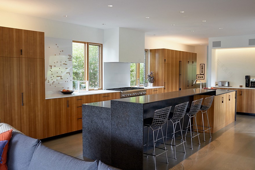 Show House is a Contemporary Take on a Traditional Building Form-12