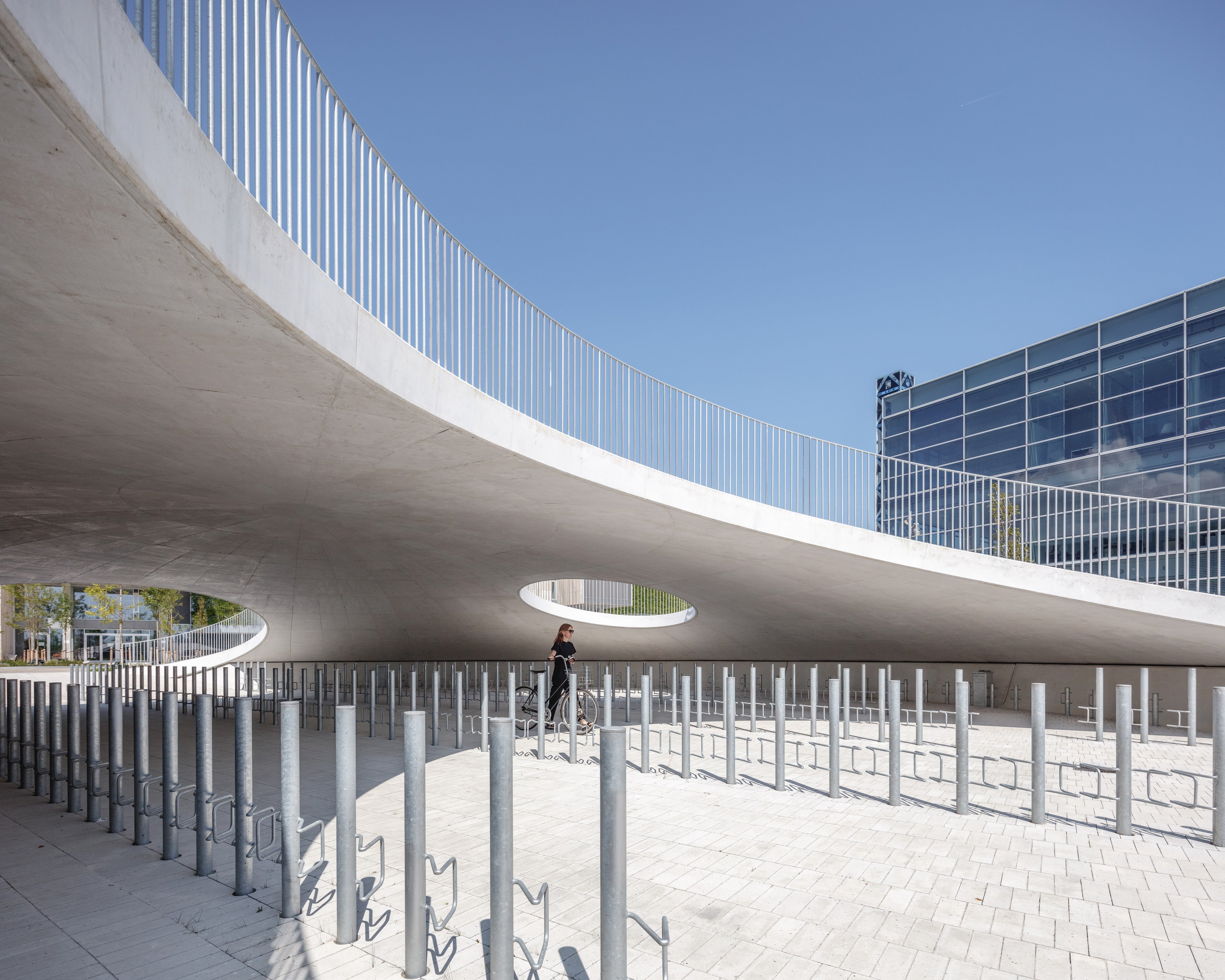 哥本哈根新型自行车停车场  卡琳·布利克斯恩广场丨丹麦哥本哈根丨COBE-25