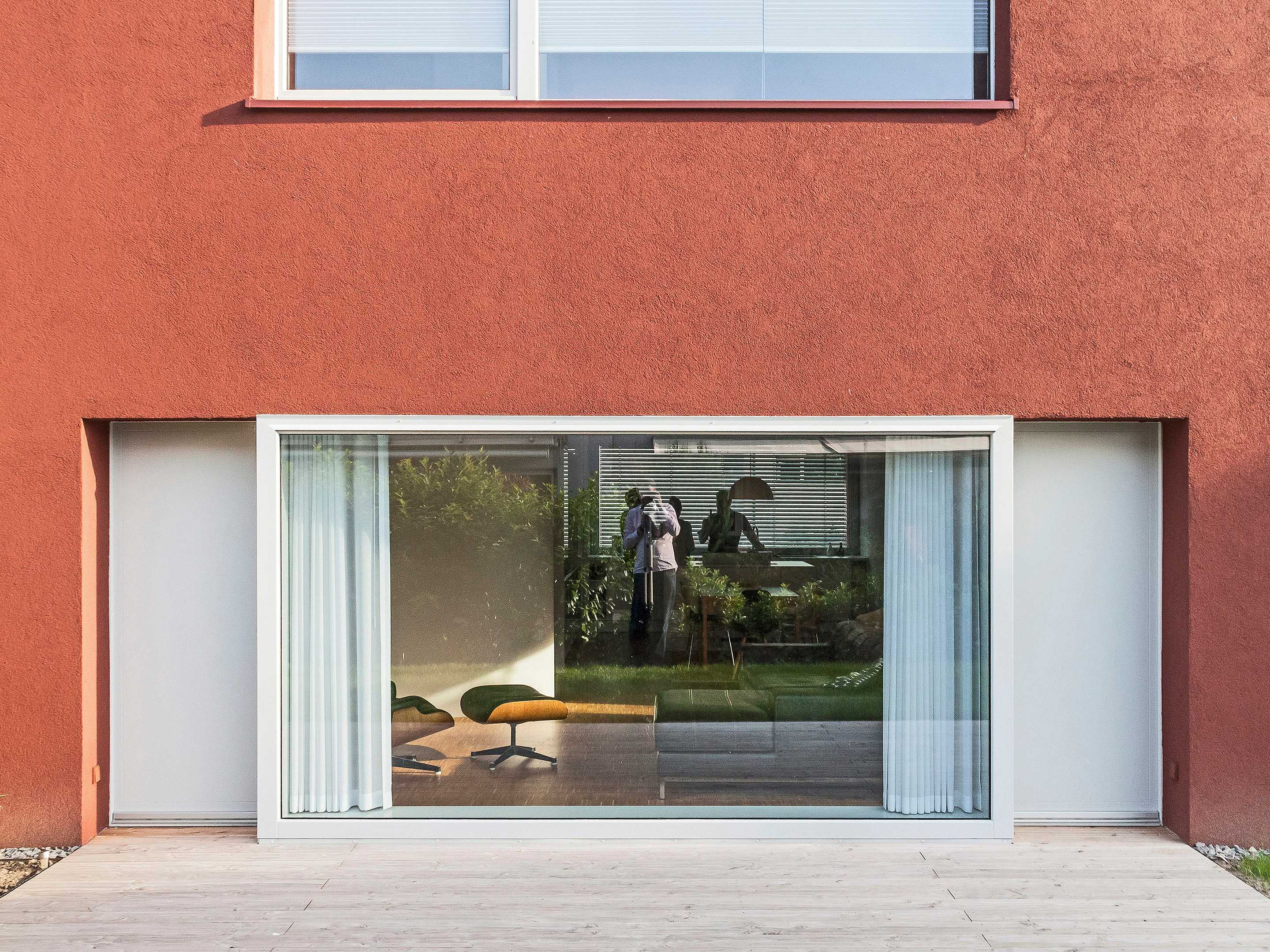 德国五彩斑斓小镇中的红色诗意住宅-14