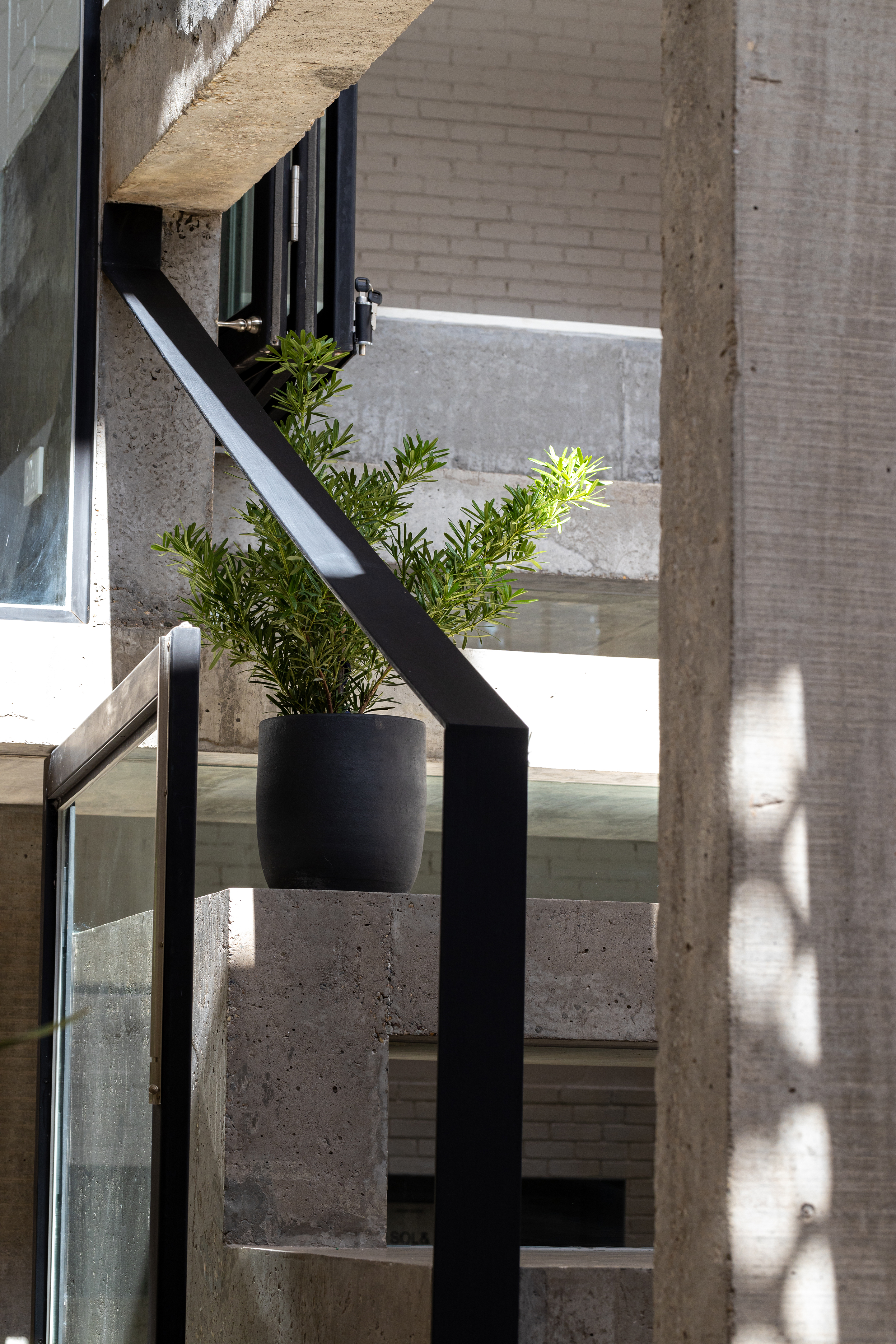 “S·O·S“雕塑空间 · SAOLA 建筑师的家庭住宅改造丨SAOLA ARCHITECTS-61