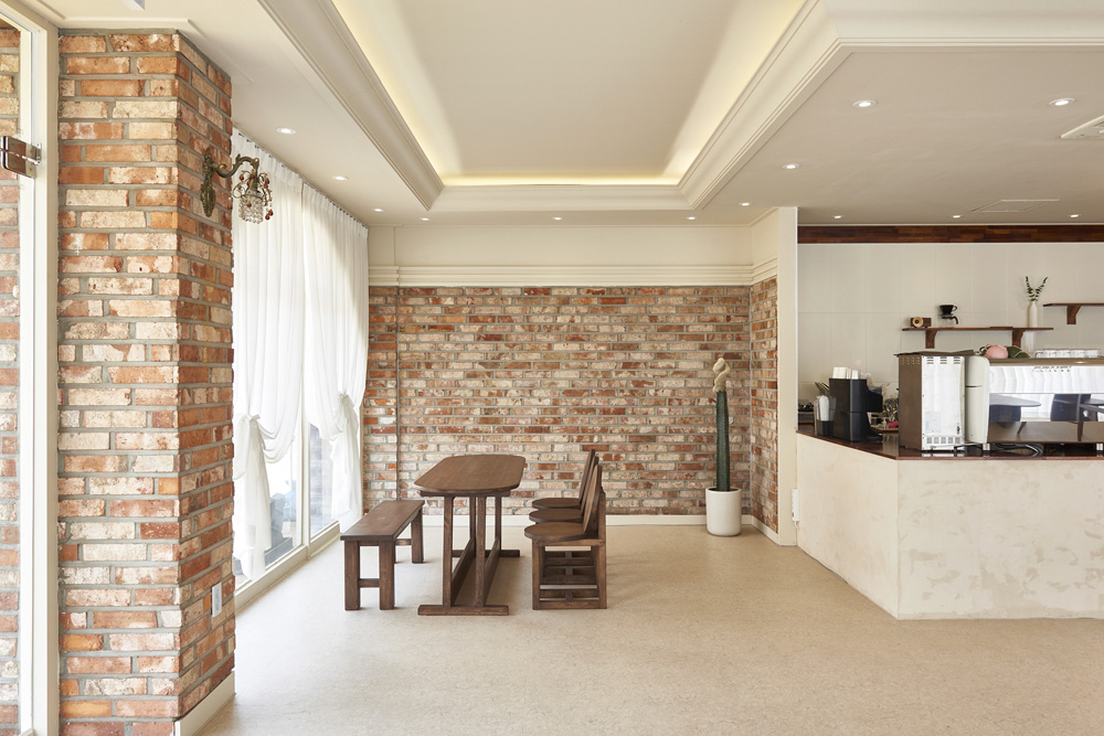 白色与木色，打造温馨的 24 平米咖啡厅-9