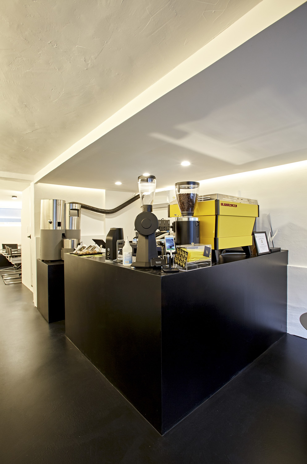 极简黑白咖啡馆-9