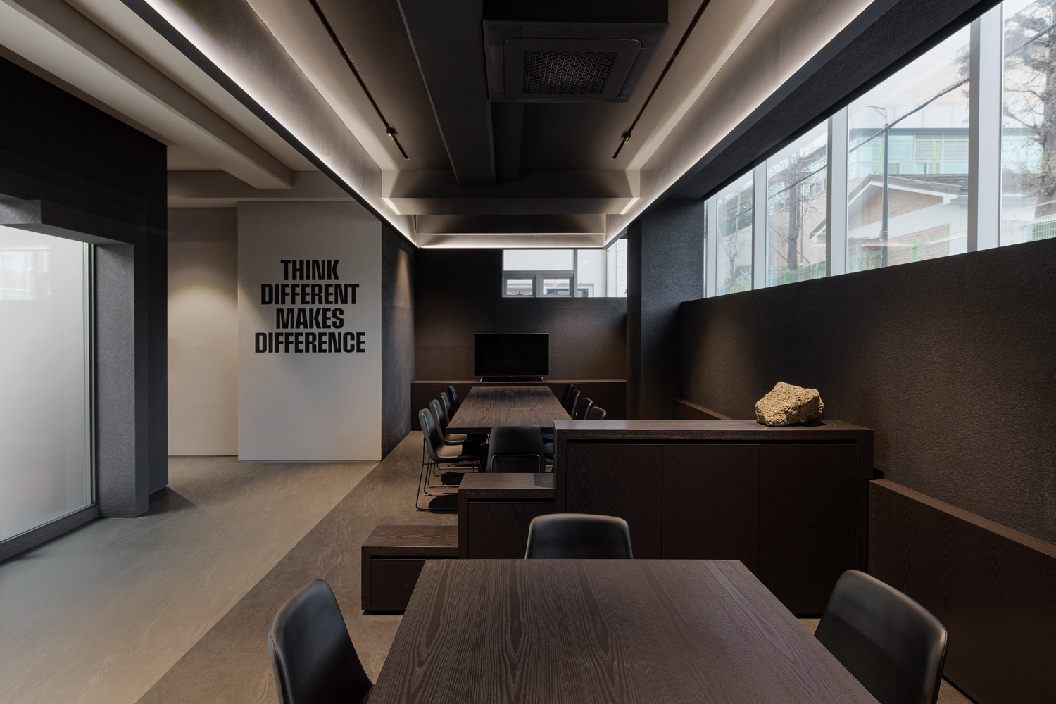 韩国 DMIL Office Lounge · 黑白简约的新媒体空间丨韩国首尔丨Plainoddity-29