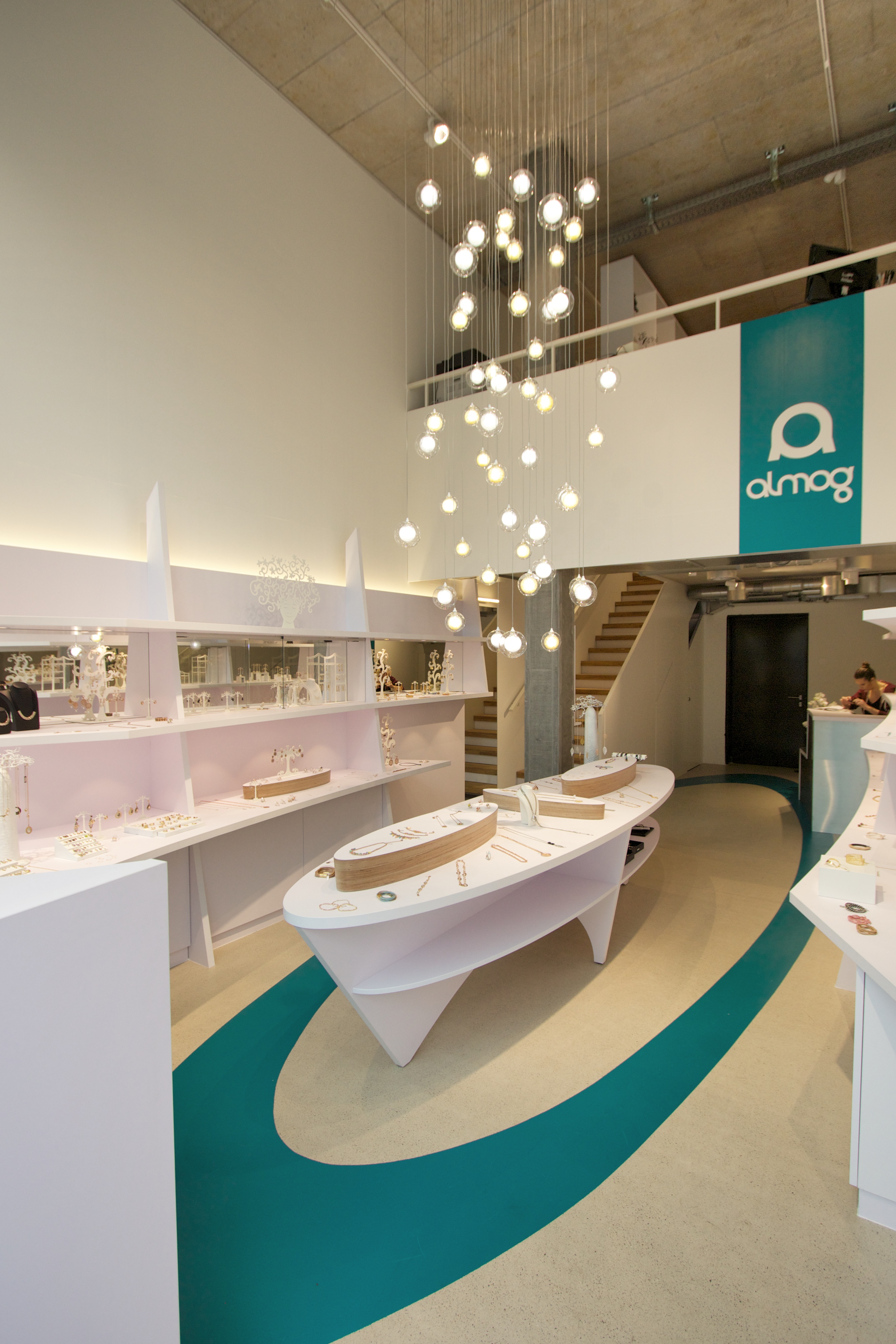 瑞士阿尔莫格珠宝店 | 沉船寻宝的室内设计-29