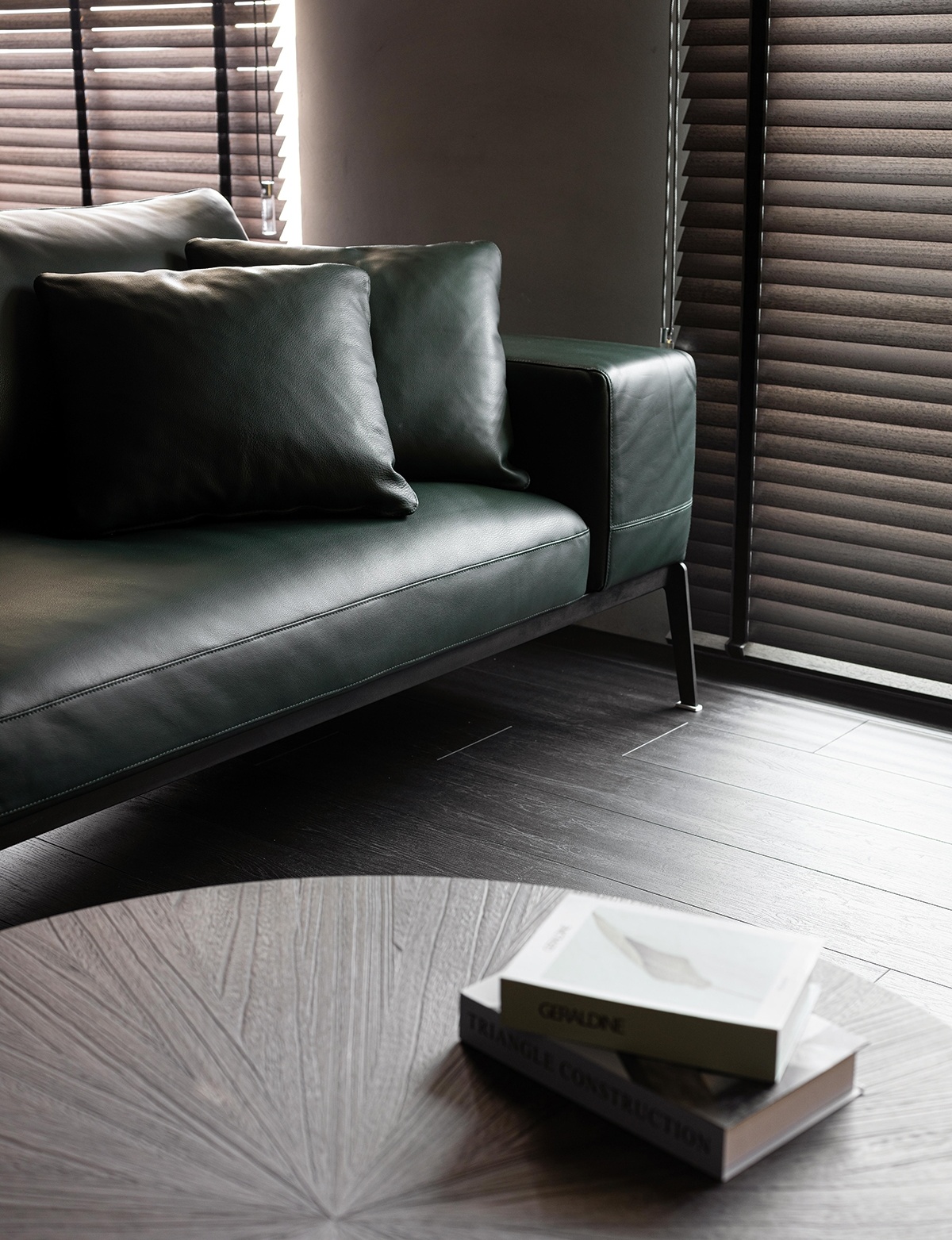 玩味 A New Day | 发型师的美学公寓,色彩与材质的激情碰撞-43