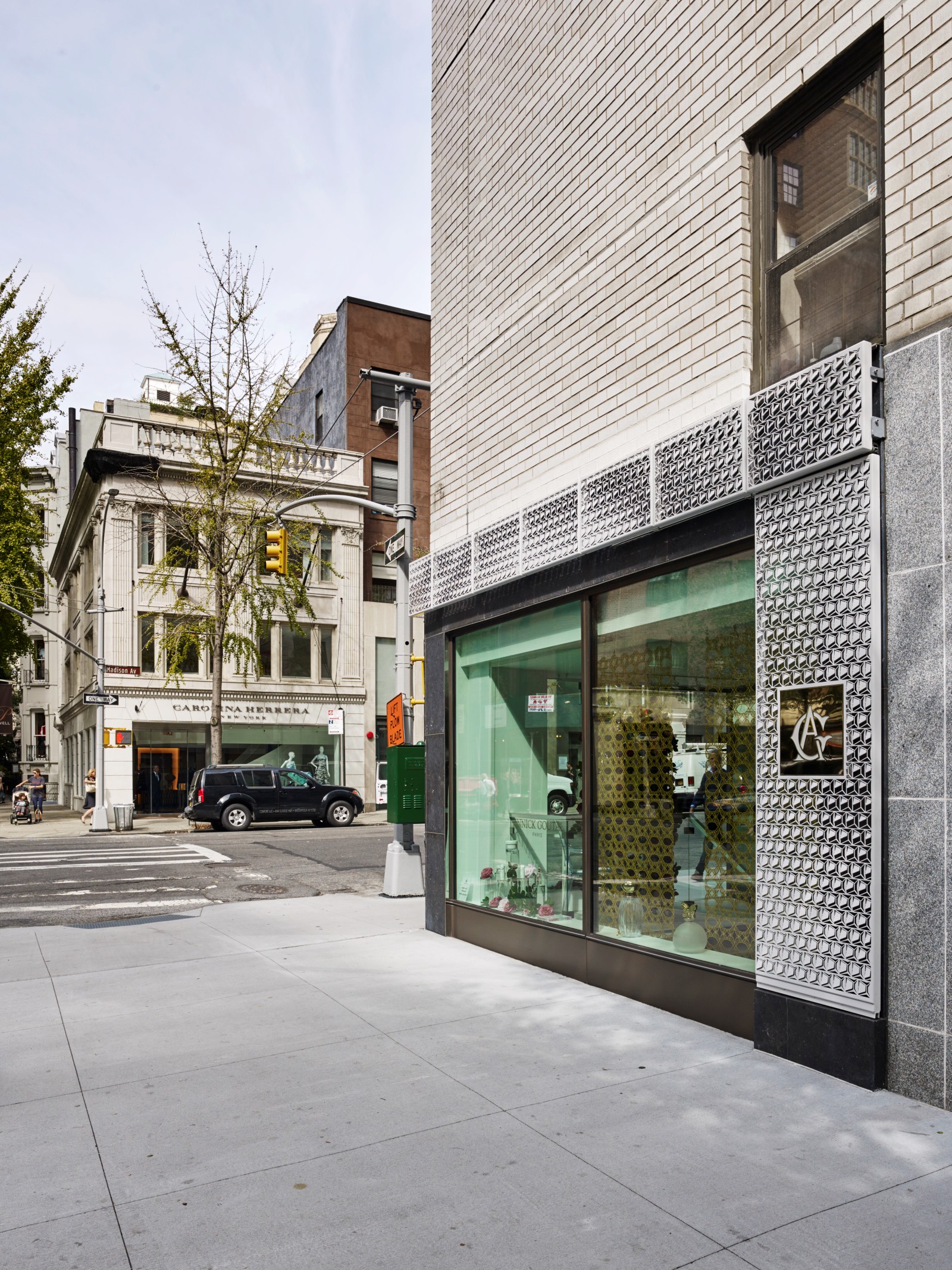 波浪金属屏风演绎商业空间新概念-11