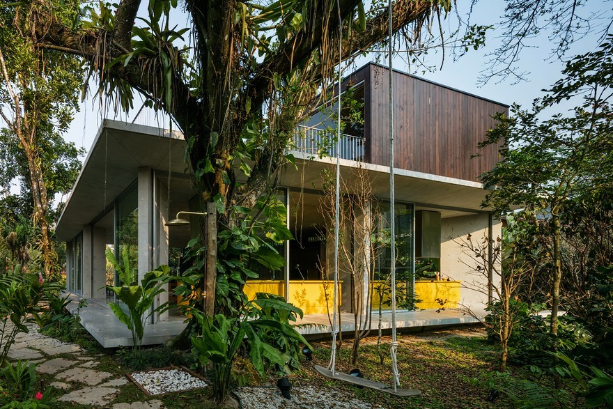 Itamambuca Beach House Surrounded by a Dense and Rich Rainforest Vegetation-6