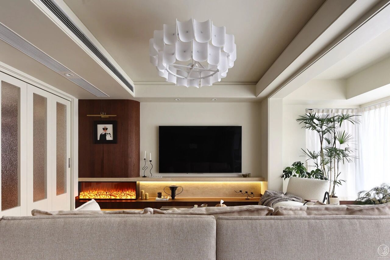 复古且时髦，在松弛与精致之间游刃有余-15