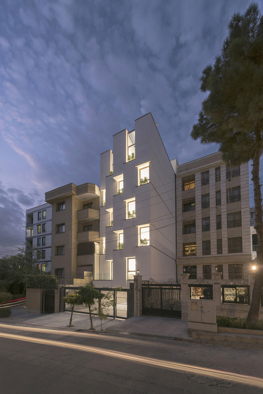 Kar – Khaneh Office Building  DOT Architects-32