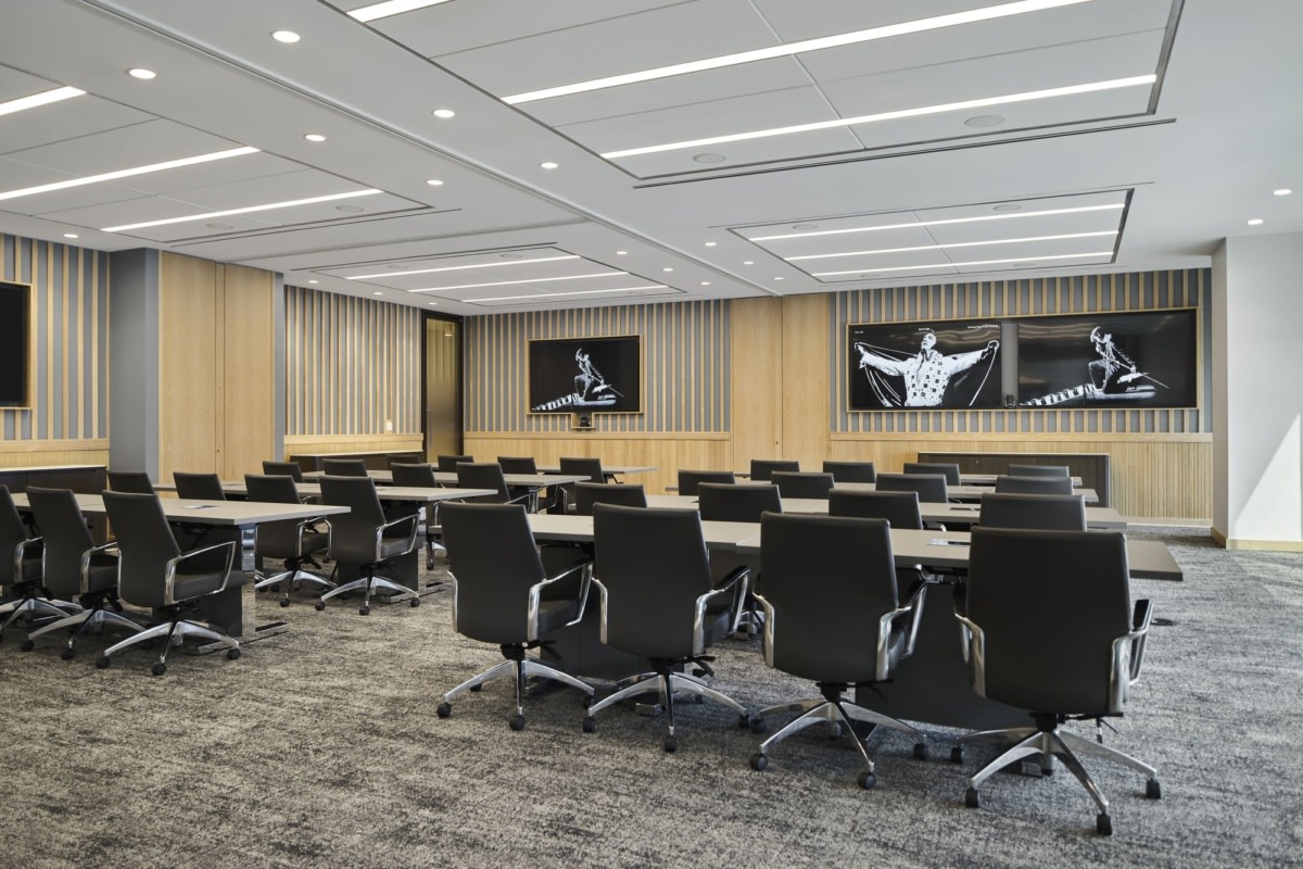 Barnes & Thornburg LLP Offices by ASD|SKY-16