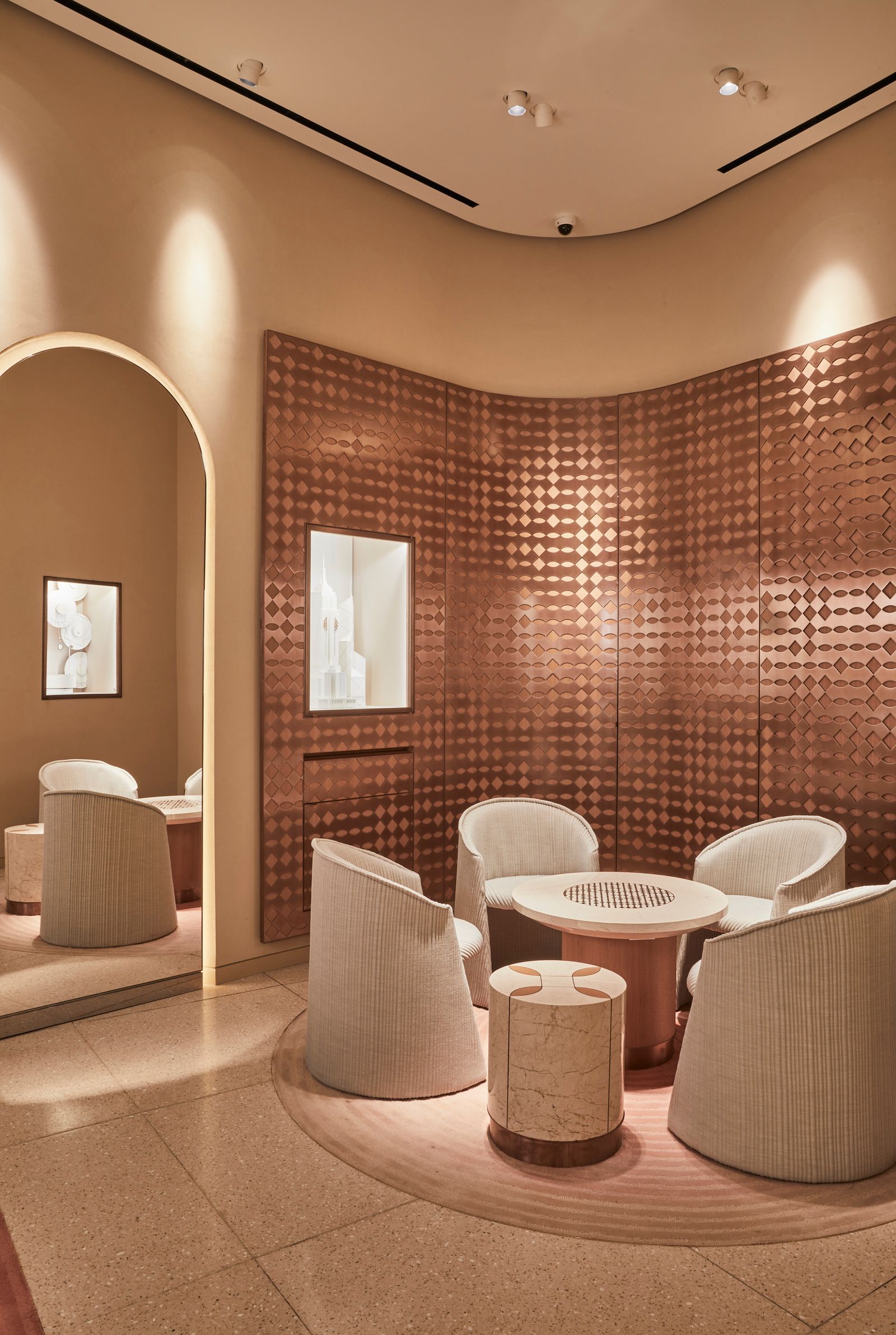 Her Story孟买Kala Ghoda旗舰店“情绪画廊”丨巴黎建筑公司RDAI-21