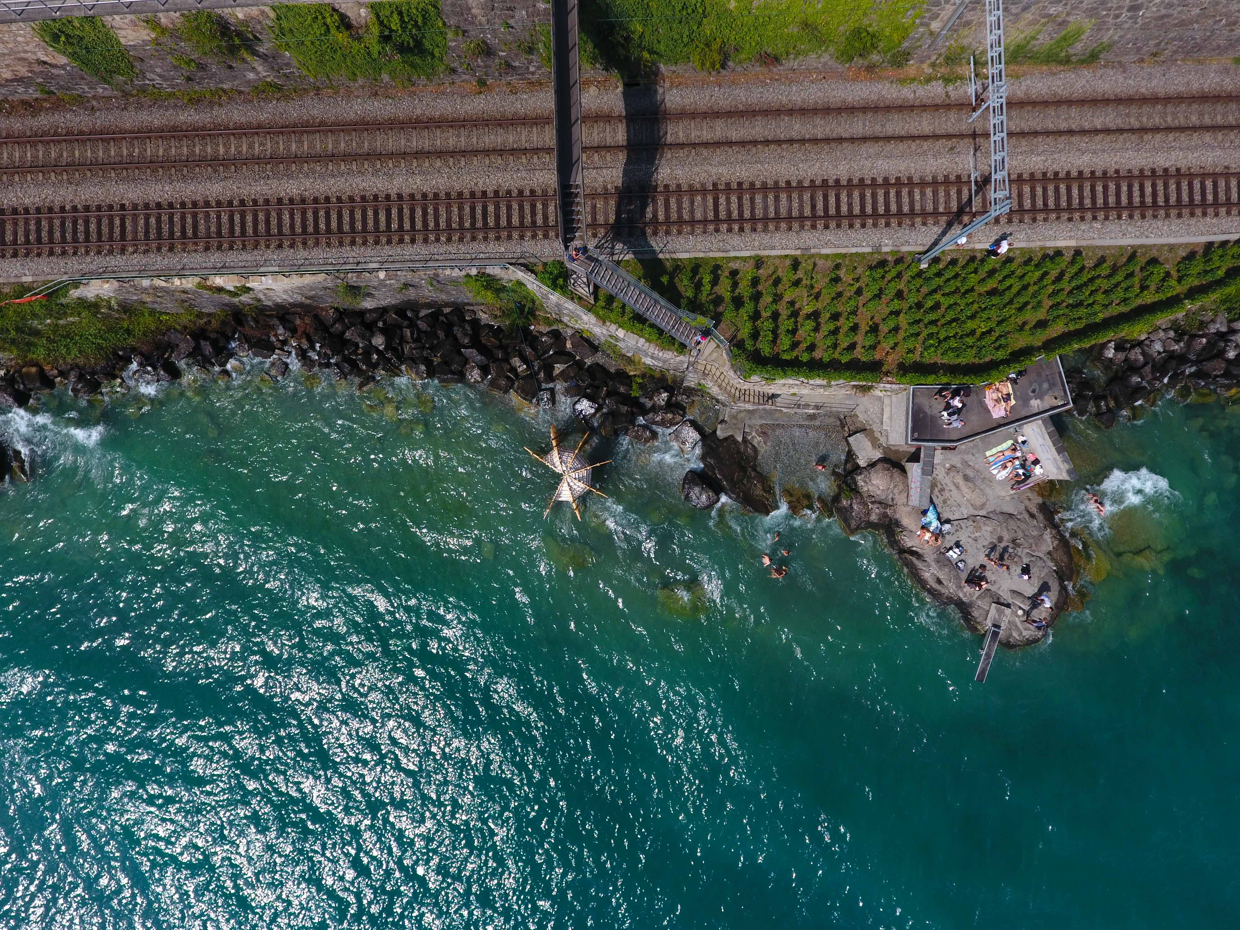 水之馆 | 瑞士建筑师打造木瓷交融的湖中展馆-0