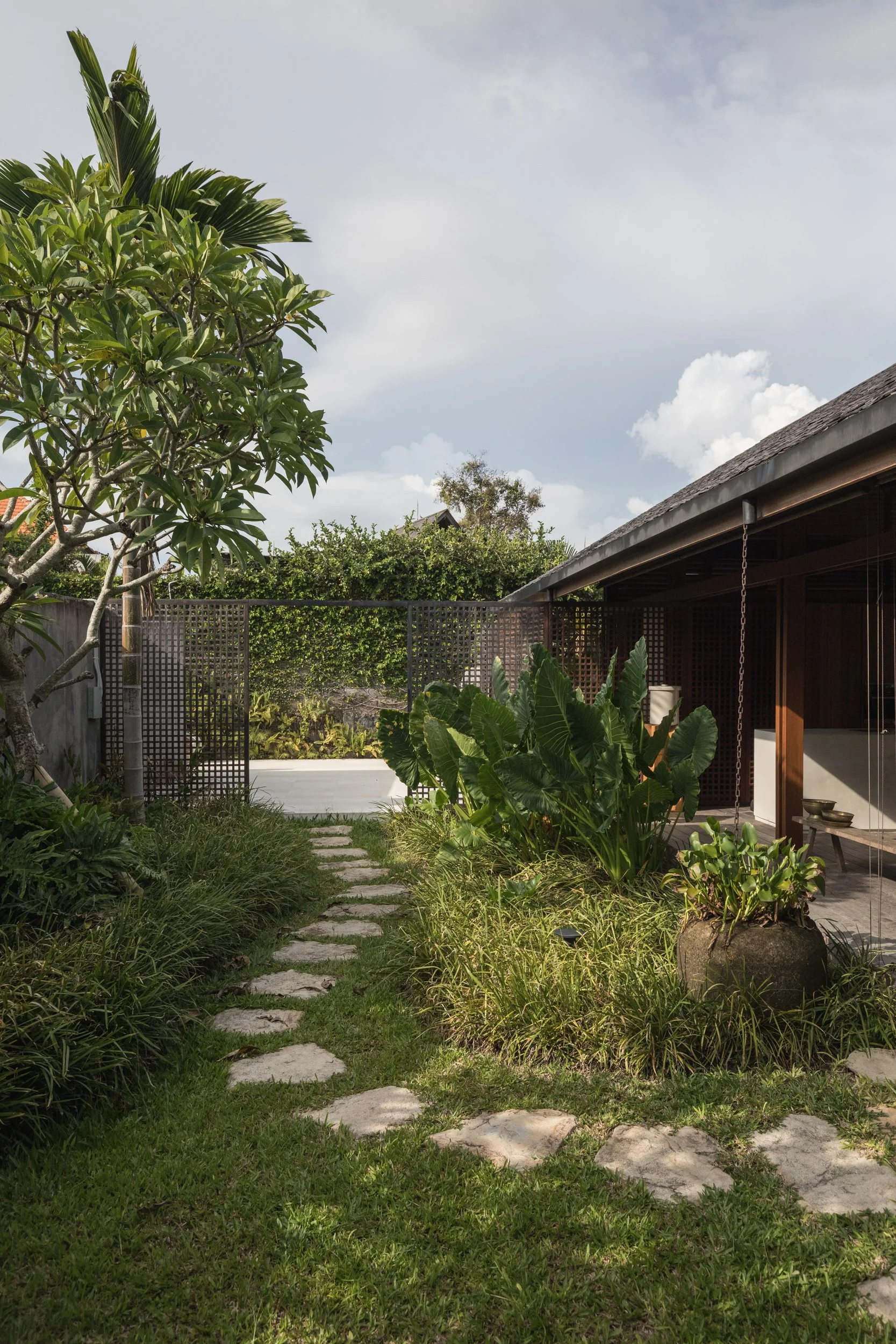 由于UMAH MAJEGAU不是常见的通用语言词汇，难以明确其准确含义，无法给出准确翻译 丨印度尼西亚巴厘-28