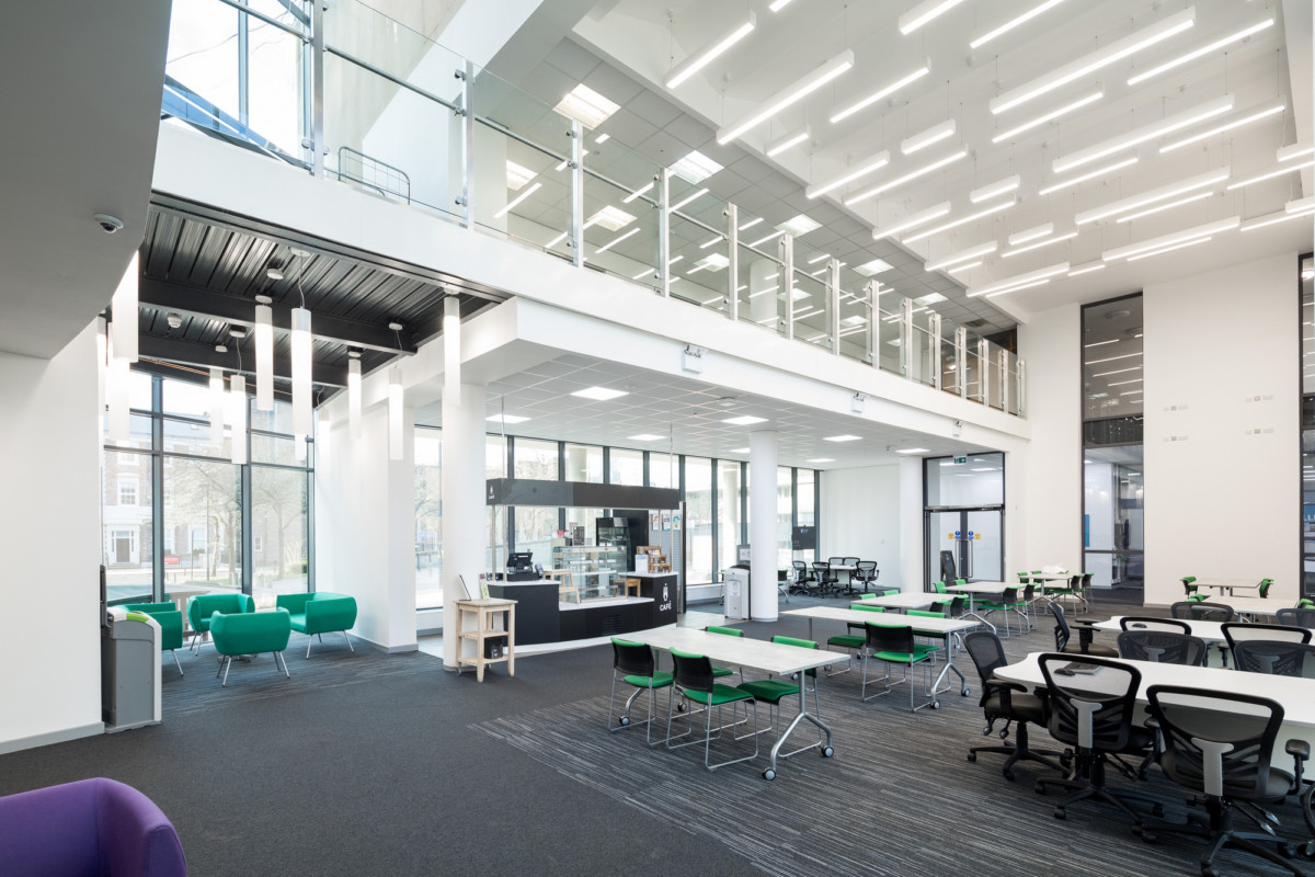 英国诺桑比亚大学计算机信息服务中心大楼-8