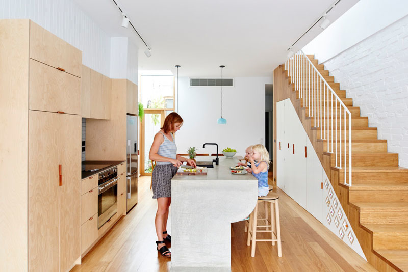 Новый дом с традиционным фасадом на участке шириной 5 метров-24