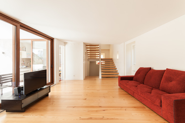 里斯本塔帕达教堂旁现代家庭住宅-25