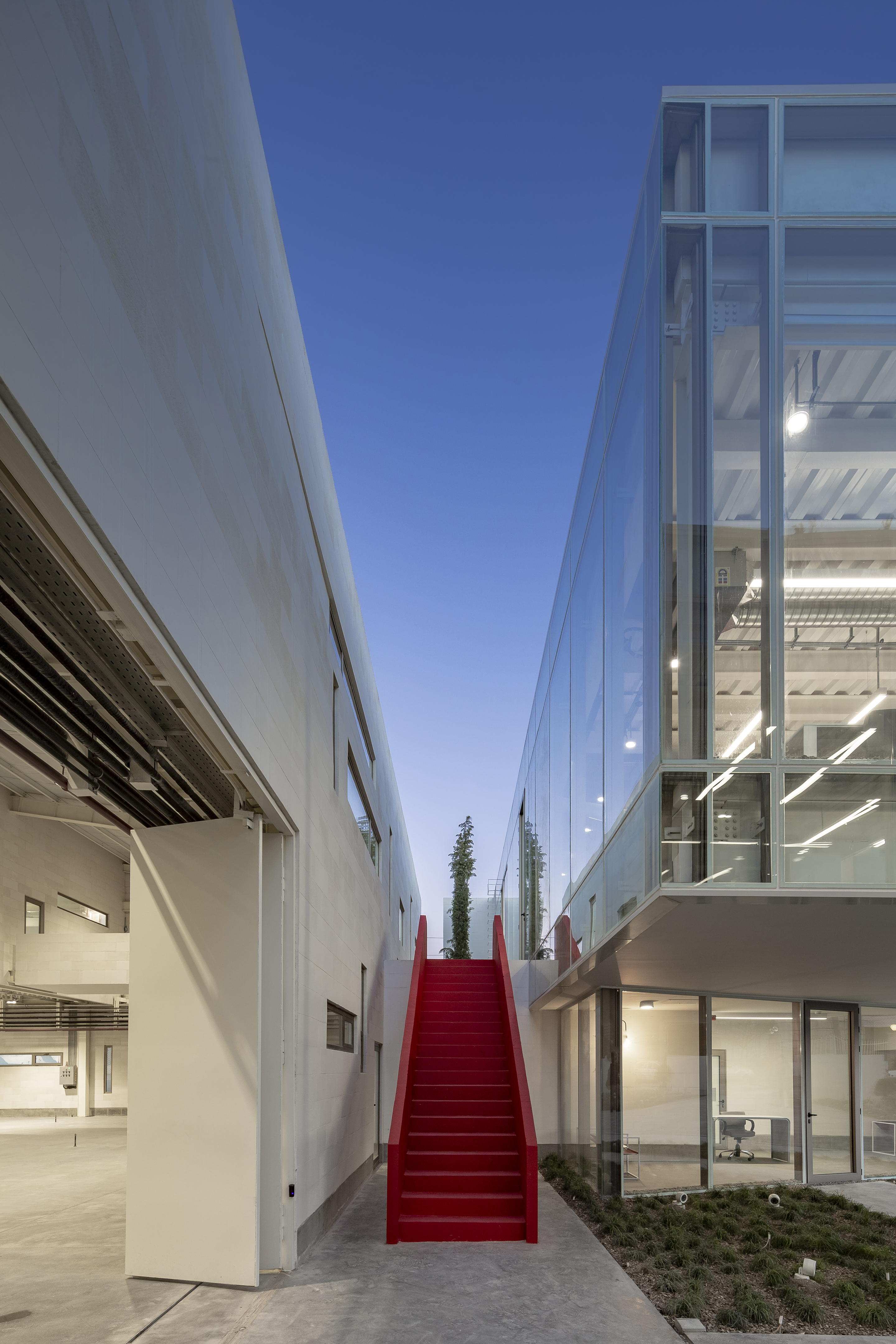 伊朗 Shamim 聚合物工厂丨Davood Boroojeni Office-78