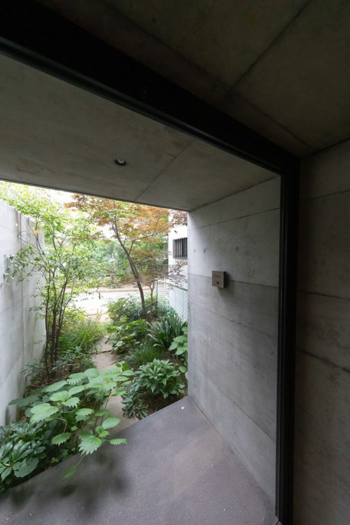 外に閉じ中に開く緑の家緑道の緑と一体化したRC造の立体庭園 | Green | 100%LiFE-9