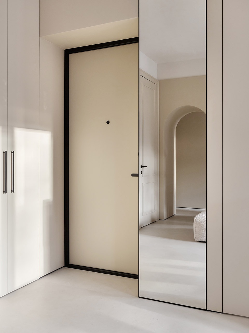 米色公寓，现代极简主义的温馨家庭空间-4