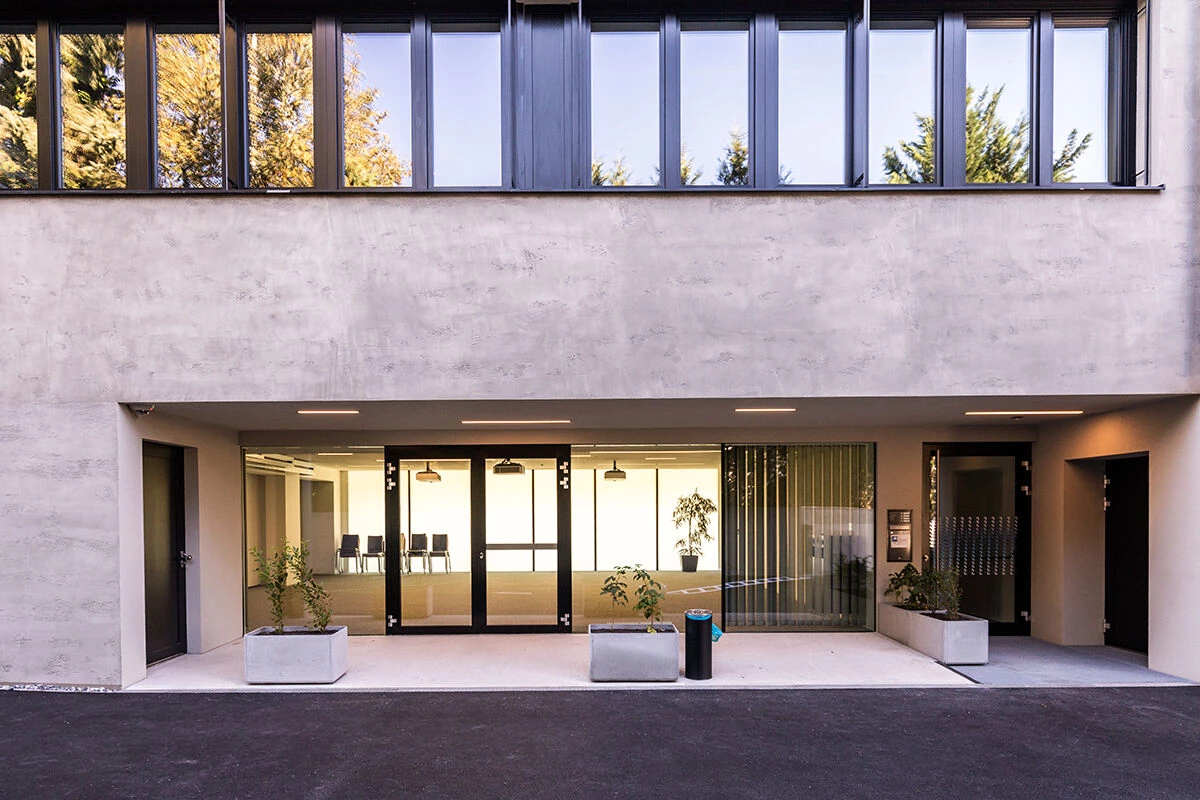 奥地利绿意盎然办公室改造-11