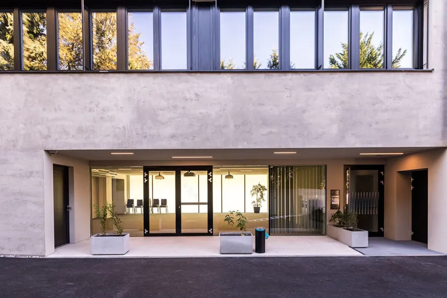 奥地利绿意盎然办公室改造-11