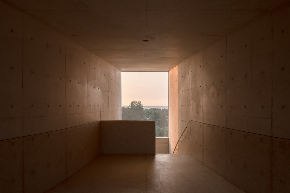 降落在阿那亚广场上精密音乐盒子的混凝土礼堂设计丨中国秦皇岛丨直向建筑-33