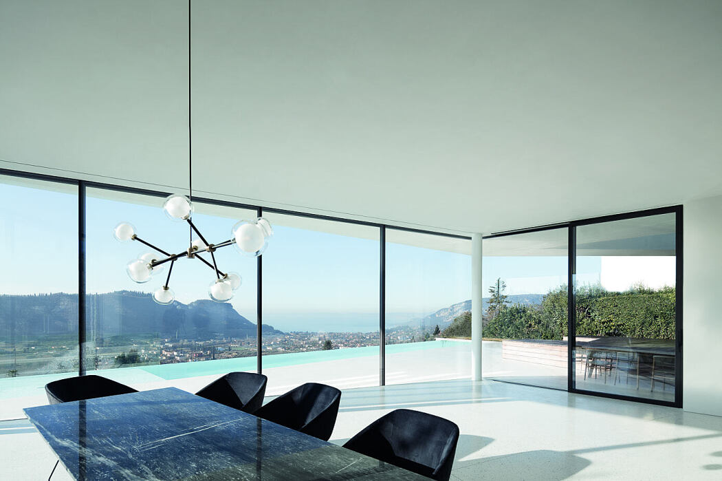 意大利湖景别墅，极简主义与自然的完美结合-3