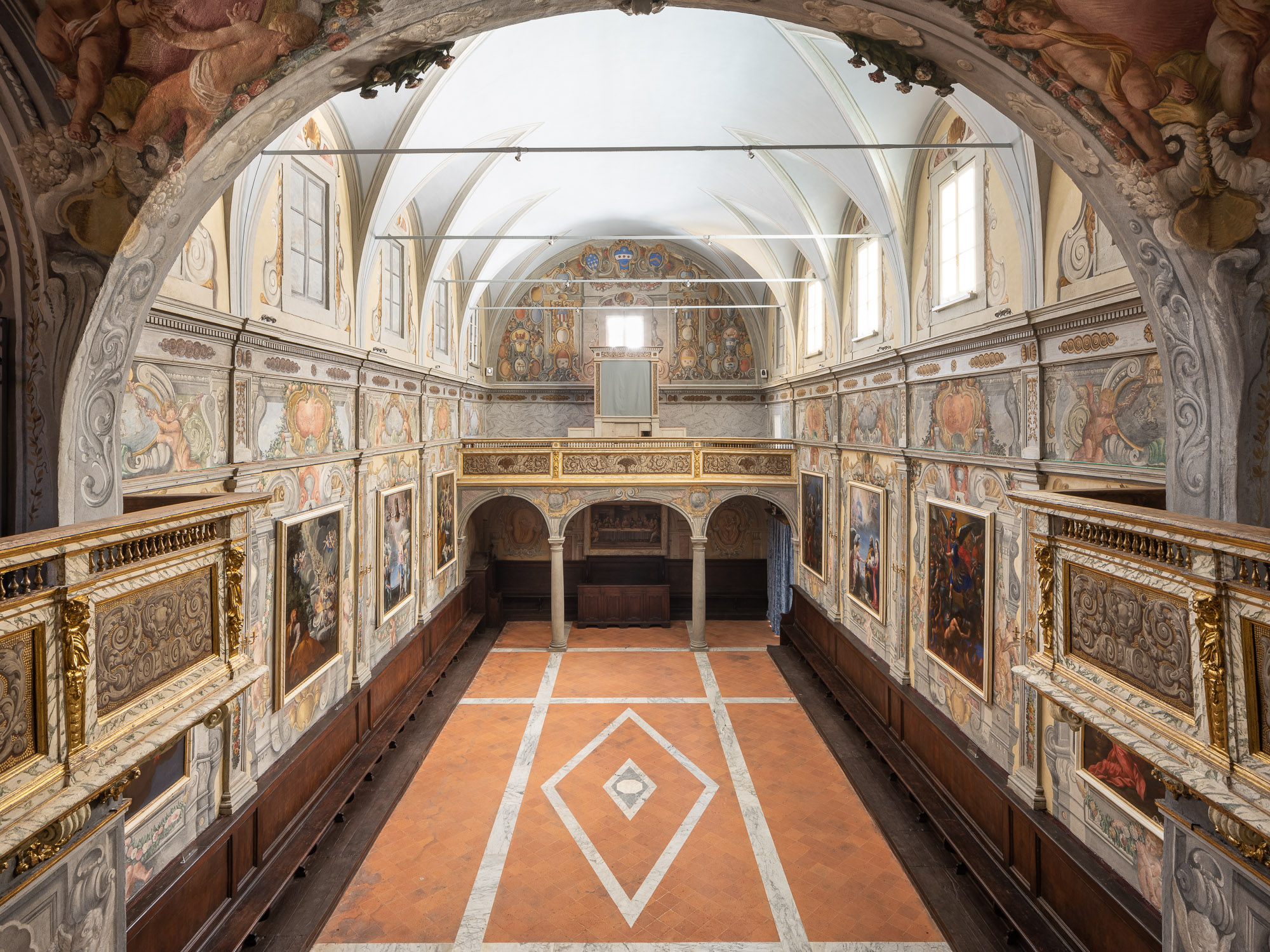 光影交织下的历史教堂修复-17