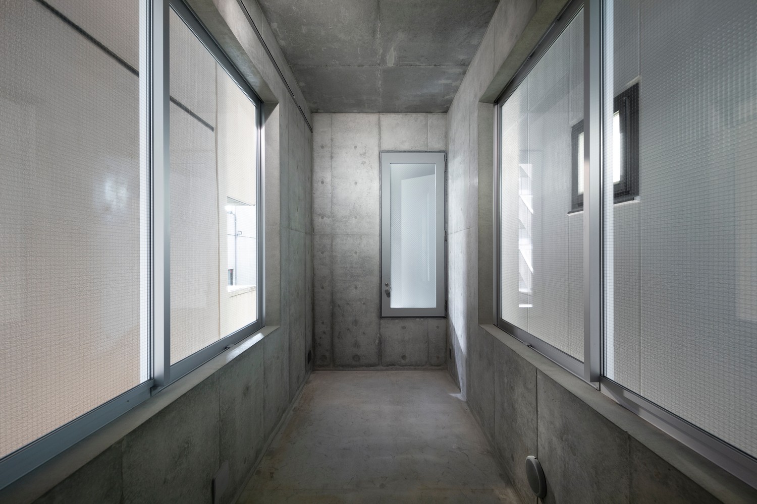 东京银座极简住宅,巷弄间的天空之光-8