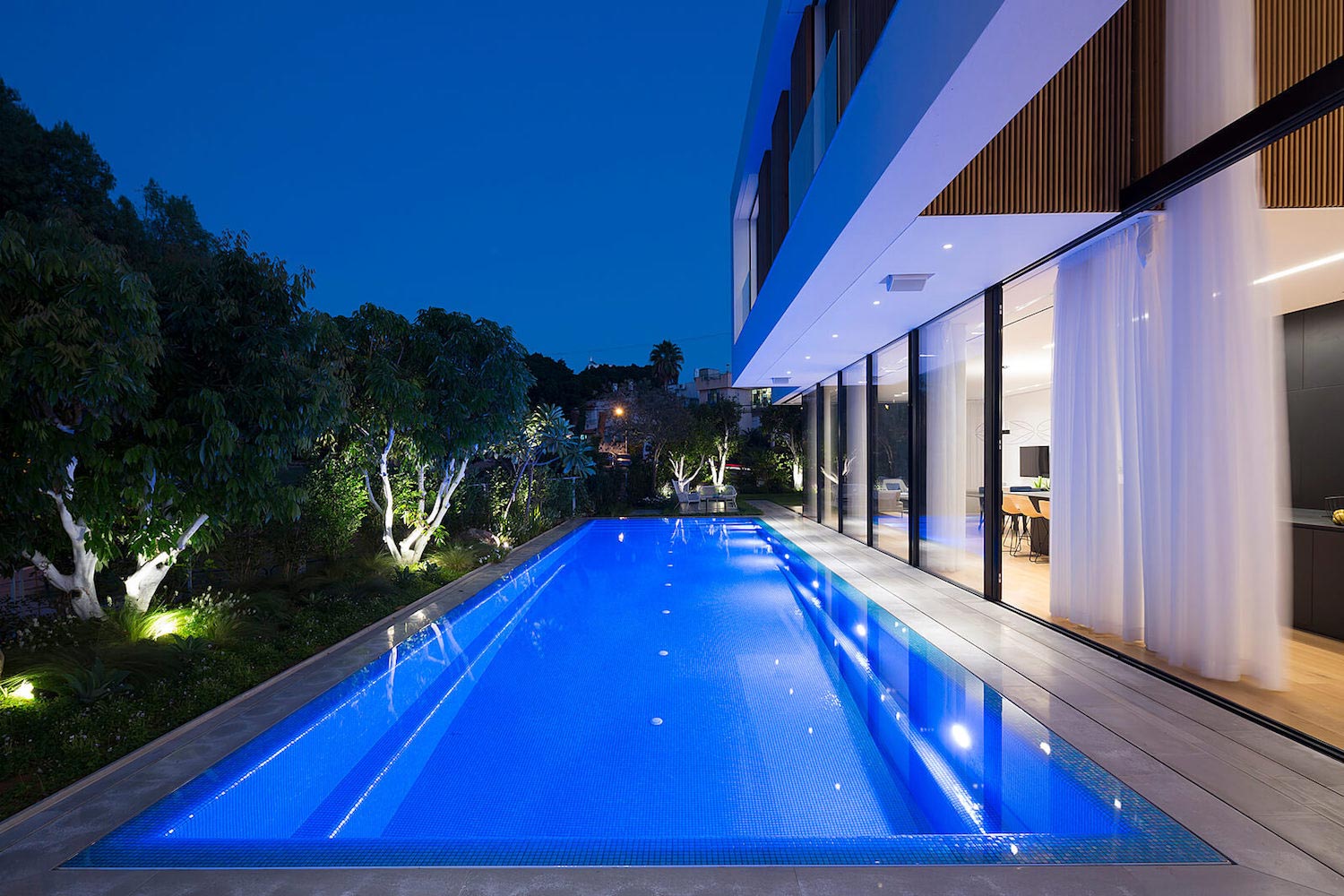 L shaped house designed to have the park with Eucalyptus trees seen as a continuation of its own garden   Page 3 of 3   CAANdesign  Architecture and home design blog-10