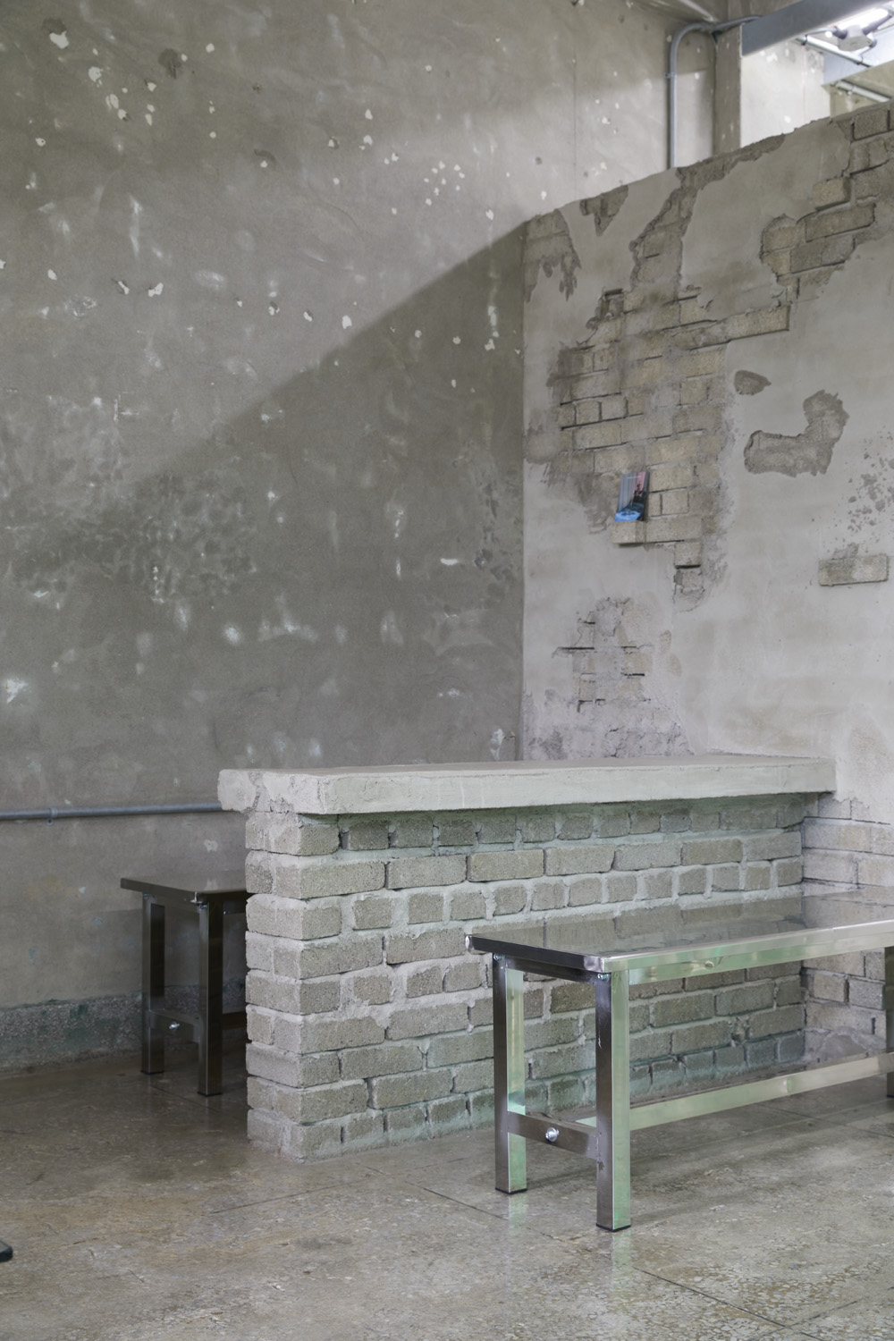 照明点亮的工业风咖啡厅设计-11