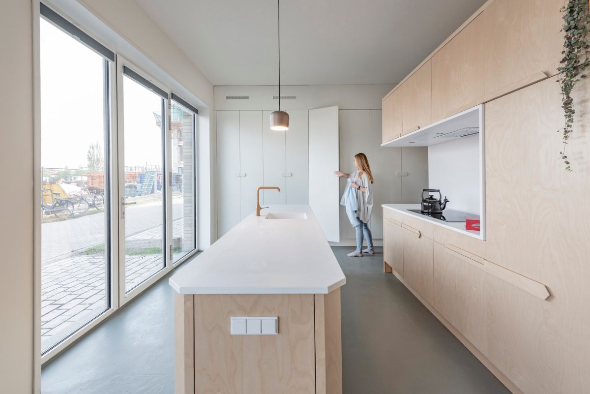 阿姆斯特丹带隐藏功能家具的小阁楼公寓丨荷兰阿姆斯特丹丨建筑工作室Heren 5与家具设计师Paul Timmer-19