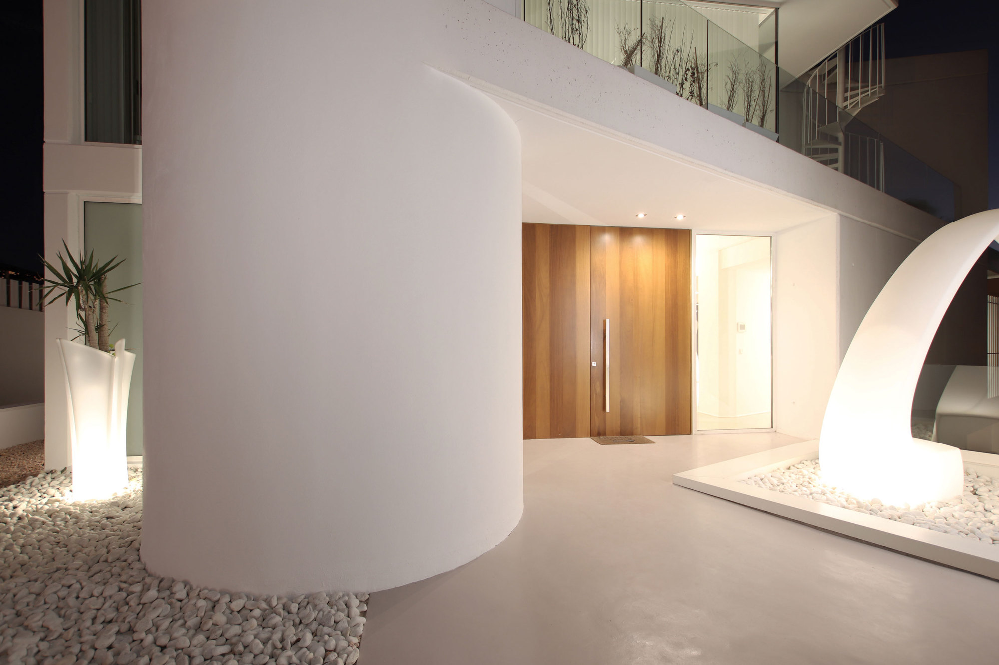 复杂地块上的曲线别墅设计-19