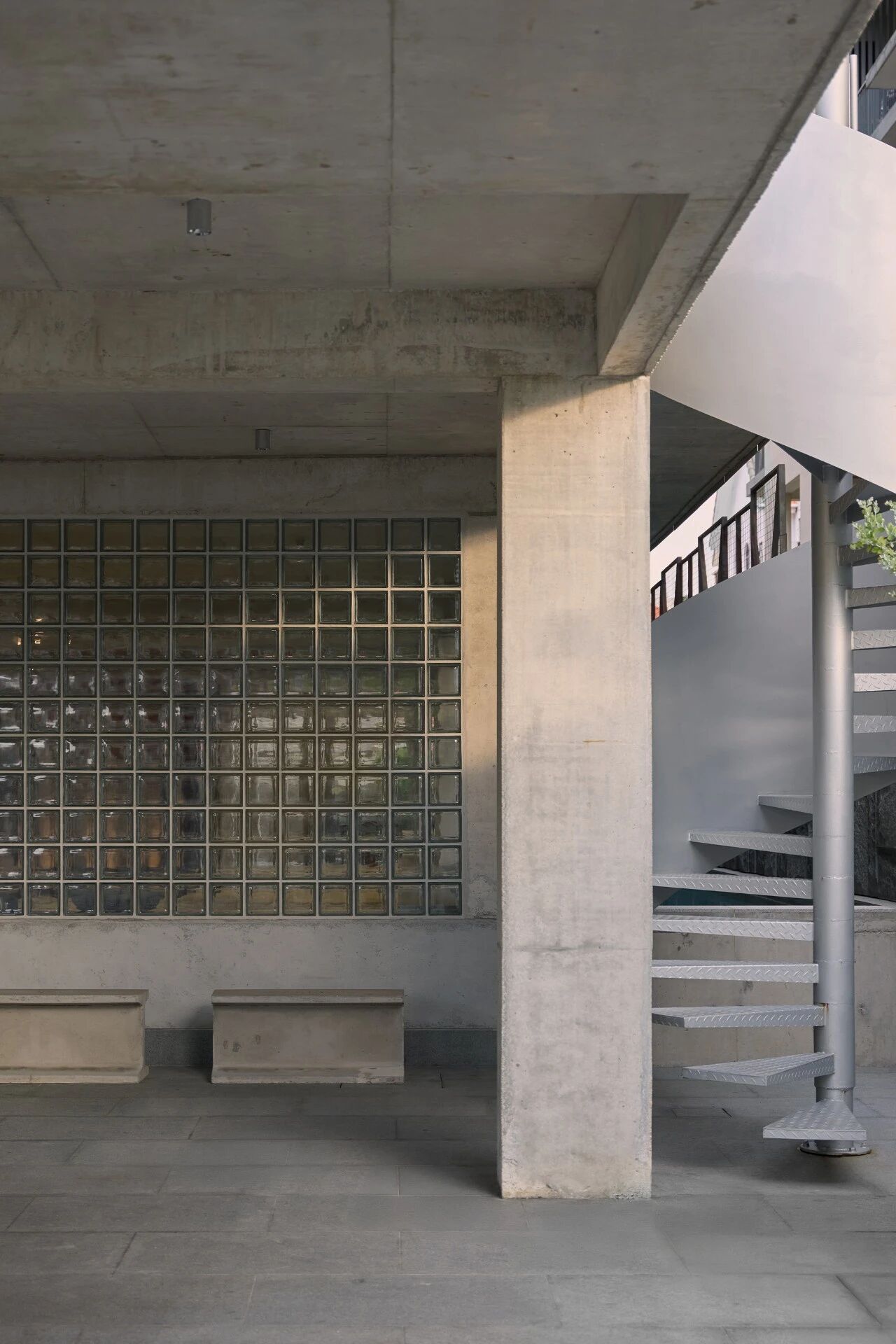 G 屋；G 宅（这里若有更多语境，能更准确翻译G代表的含义，比如可能是人名、地名首字母等） 丨Atelier01  A01-13