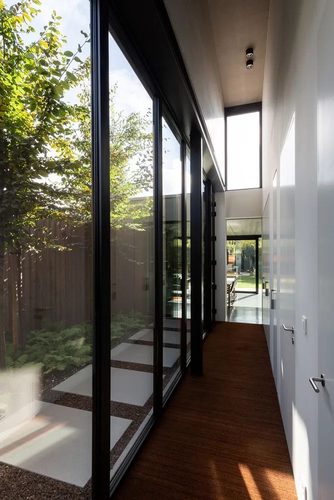 比利时混凝土住宅，温暖现代的可持续发展之家-25