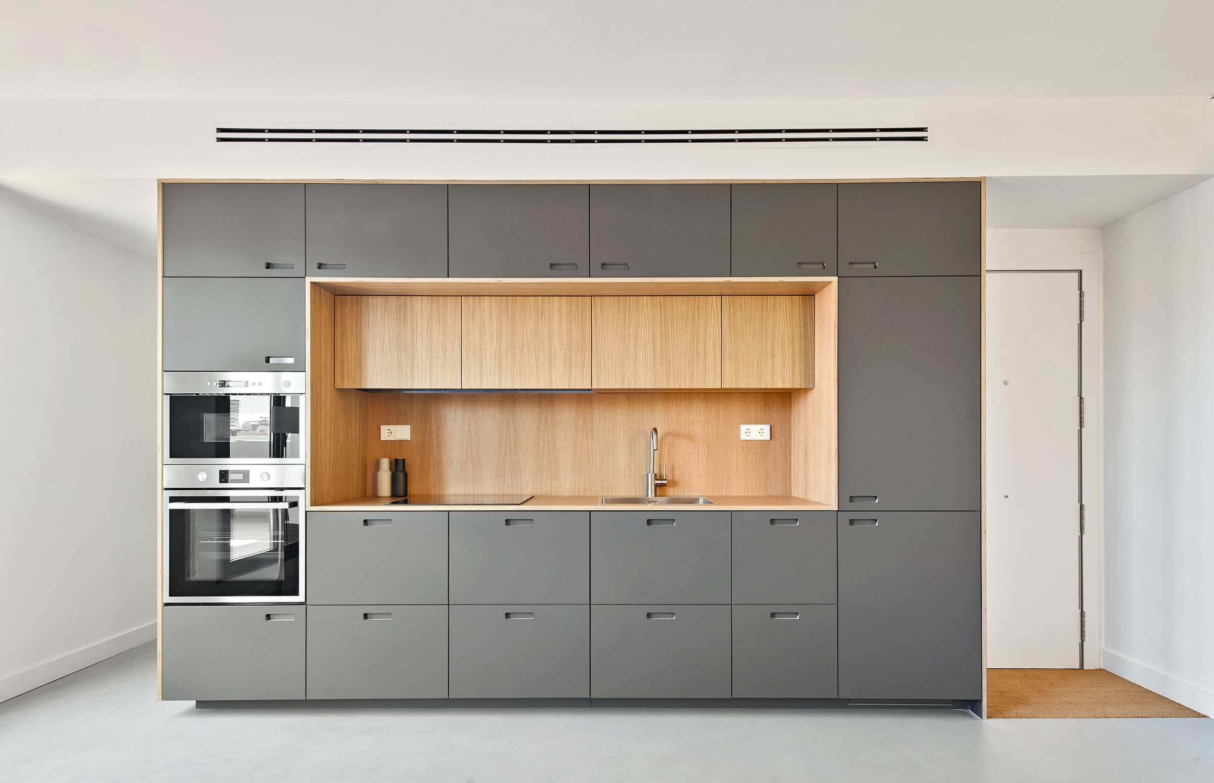 现代全能实验室 · 西班牙巴塞罗那 U 形空间公寓设计丨Allaround Lab-19