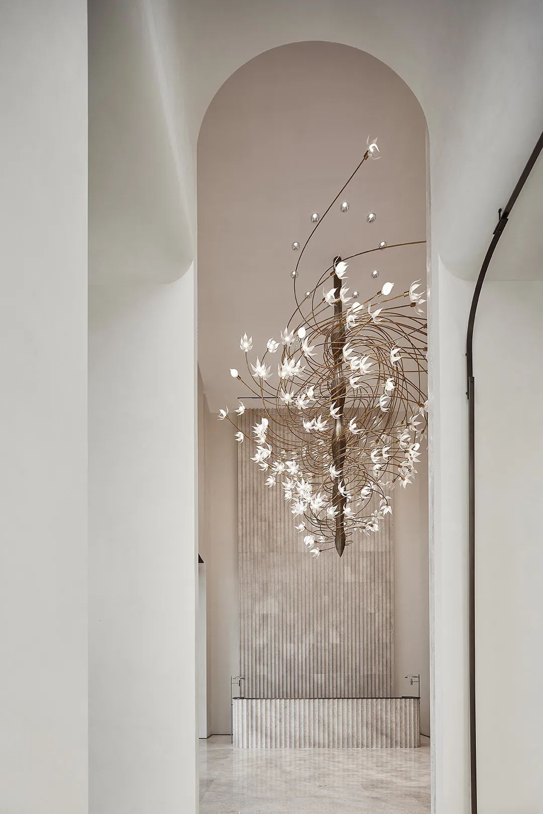 中南置地临沂林樾展示中心 | 原始美感的空间艺术-26