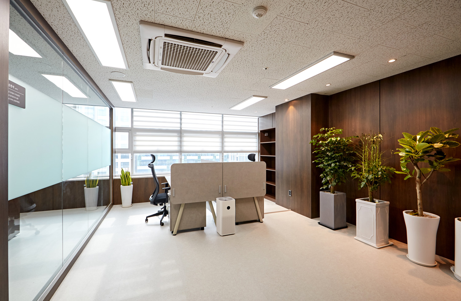 首尔高级会计师事务所的现代极简内饰设计-5