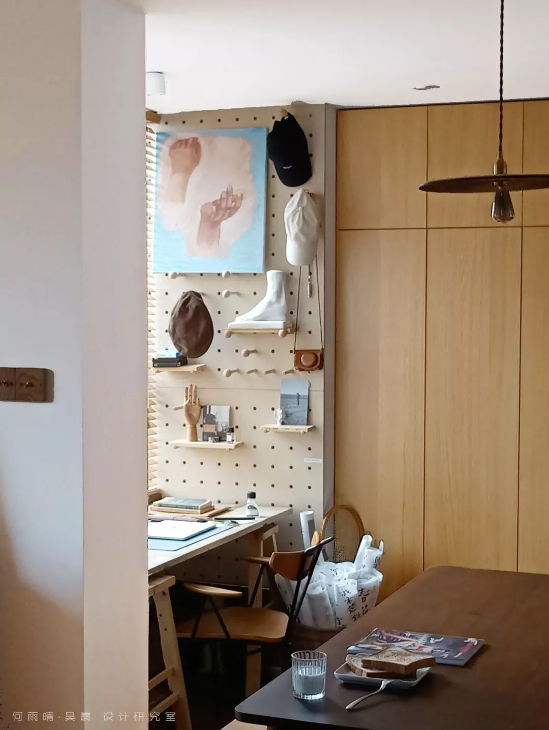 原木自然系家居,打造多才摄影师的温馨生活空间-27