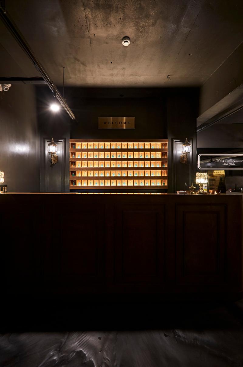 59 平现代高级黑调精品店设计-15
