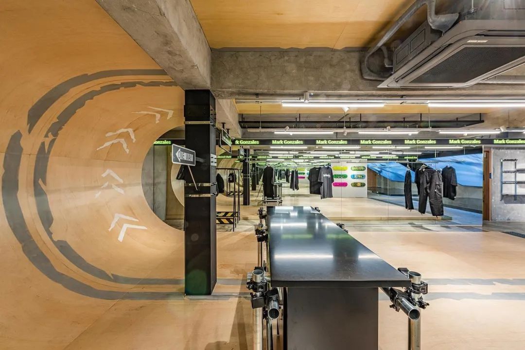 Mark Gonzales “洗车店”主题快闪店丨韩国首尔丨NiiiZ Design LAB-11