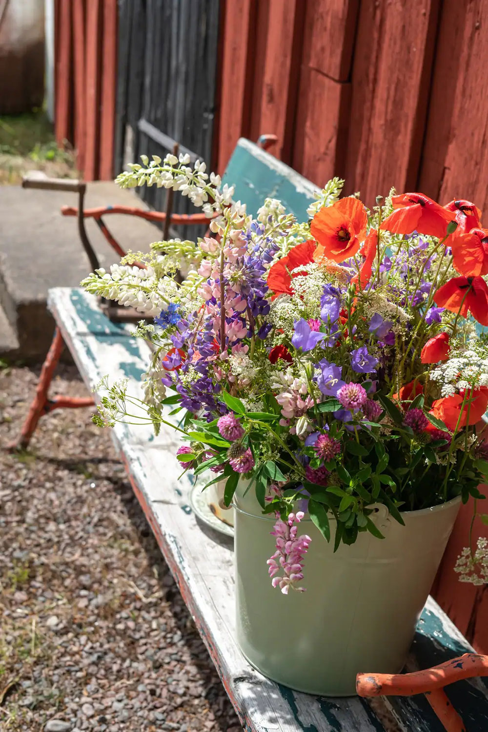 瑞典 19 世纪农场小屋的温馨改造-19